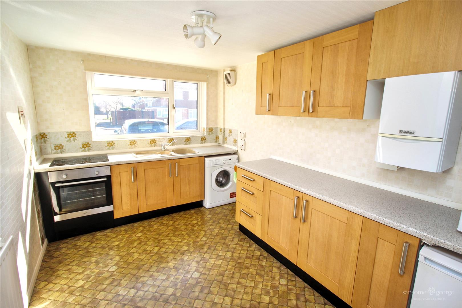 3 bed property in Walnut Way, Reading